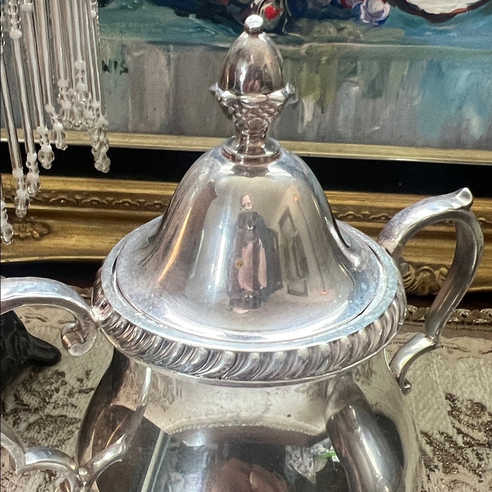 Vintage Wallace Silver-plated Sugar Bowl and Creamer Set - Picture 3 of 8